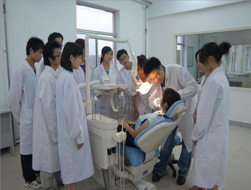 石家莊冀聯(lián)醫(yī)學(xué)院口腔修復(fù)工藝專(zhuān)業(yè)課程有哪些？