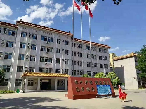 石家莊新鐵軌道交通學校門口有公交車嗎