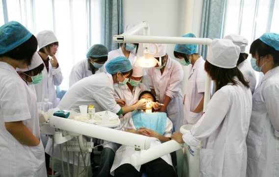 初中畢業學口腔專業男女比例