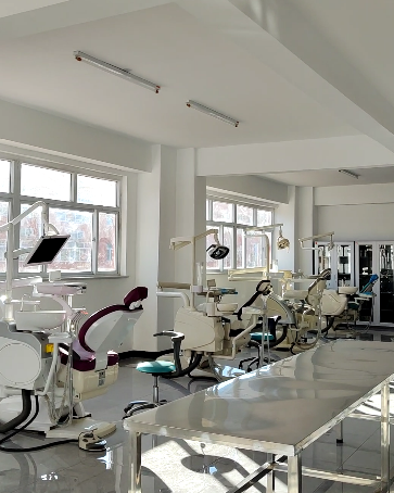 2026年河北同仁醫(yī)學(xué)中等專業(yè)學(xué)?？谇话嗾猩?></span>
                            <p><span id=