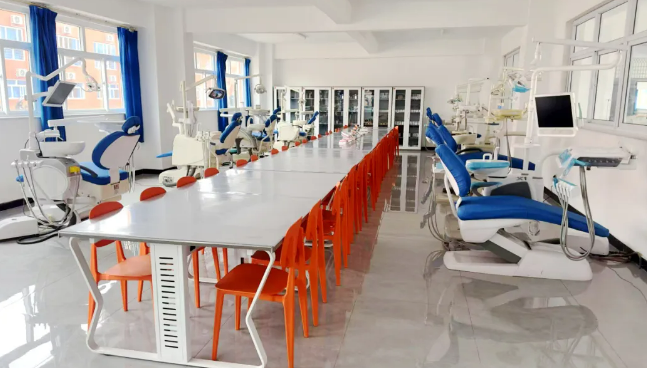 初中畢業讀口腔專業有前途嗎？就業前景怎么樣？